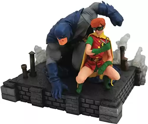 The Dark Knight Returns Batman & Robin Deluxe PVC Figure Diorama, Multicolor